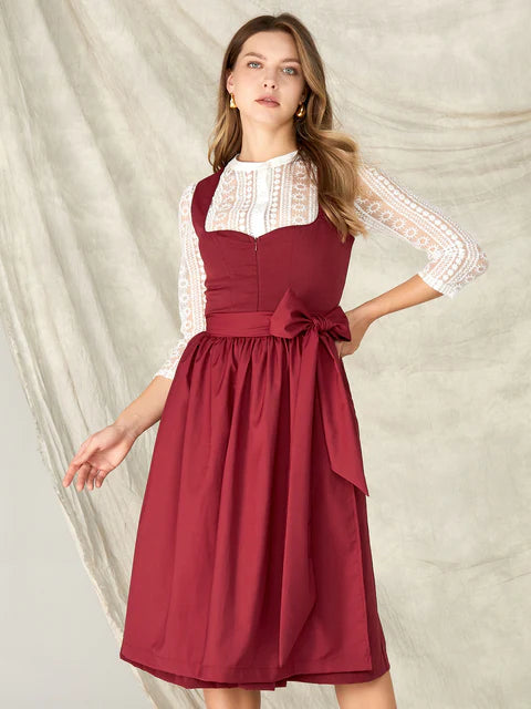 Donkere rode dirndl: elegantie en traditie in perfectie
